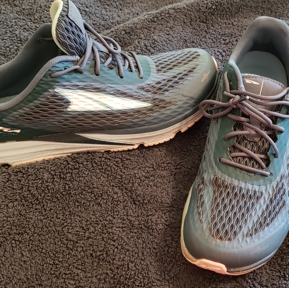 Altra Viho size 7